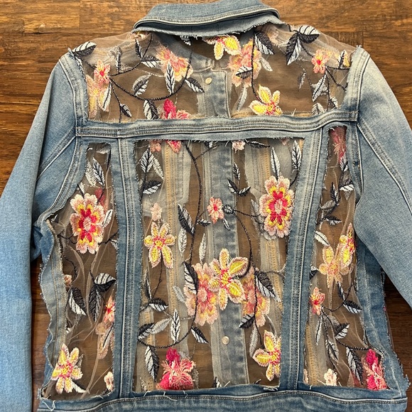 Buffalo Embroidered Floral Denim Jacket -size M - Picture 5 of 6